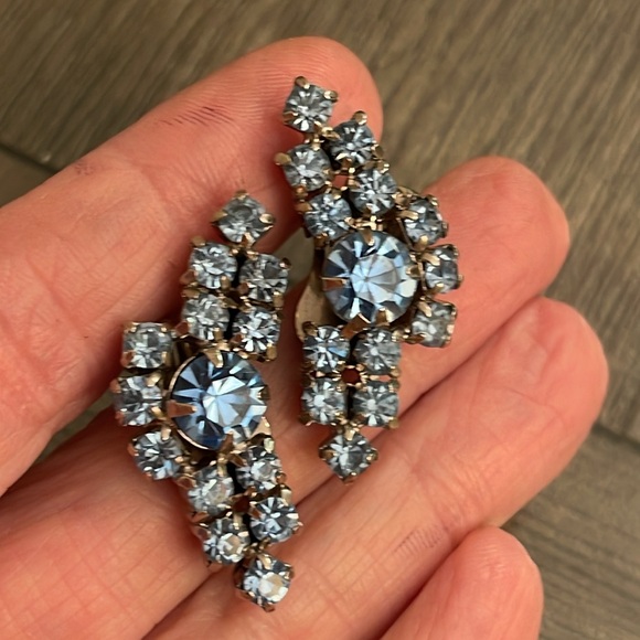 Vintage Light Blue Rhinestone Clip Earrings - Picture 12 of 14